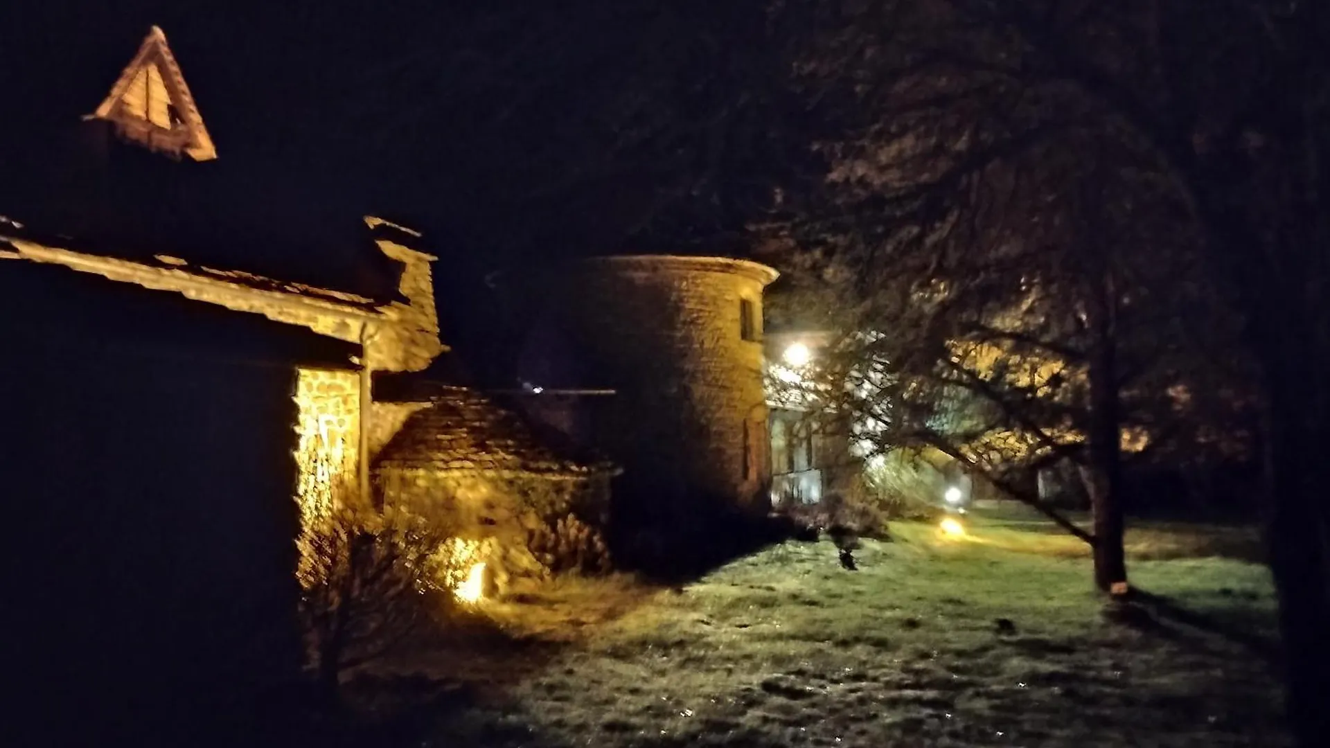 Chambres D'Hote Mas De Bouzou Grezes  Bed & Breakfast Grezes (Lot)