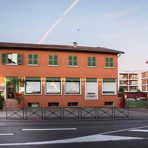 De La Vallée Hotel Francheville (Rhone)